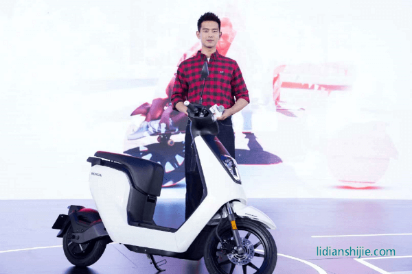 Honda發(fā)布中國(guó)首款鋰電池電動(dòng)摩托車V-GO