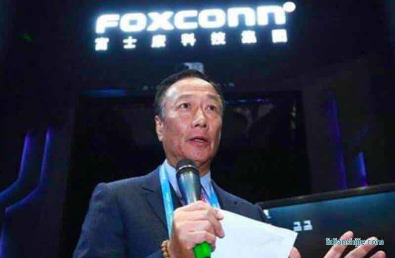 華為認為汽車是4個輪子的計算機，富士康認為是4個輪子的iPhone