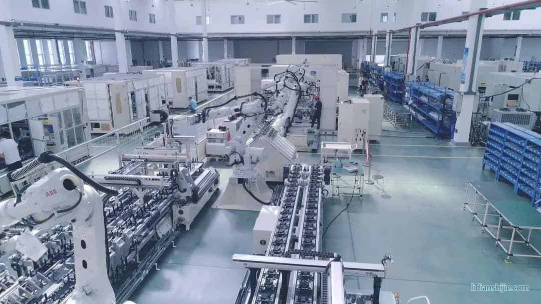 聯(lián)贏激光生產(chǎn)車間