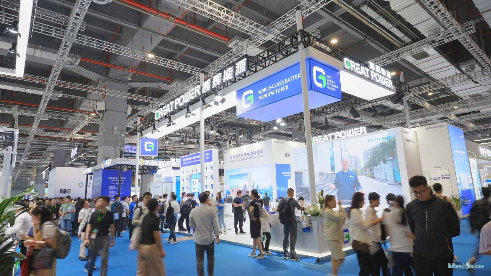 SNEC展會現場，鵬輝能源展臺人氣火爆