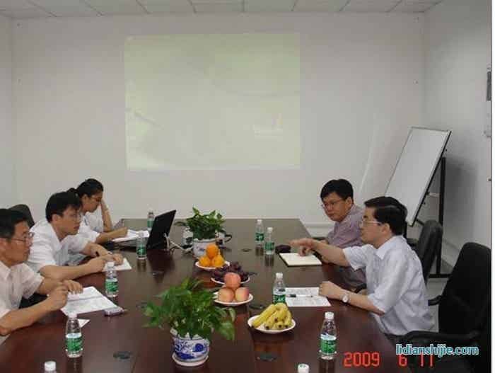 深圳市質(zhì)監(jiān)局副局長鄺兵到德方納米科技有限公司調(diào)研