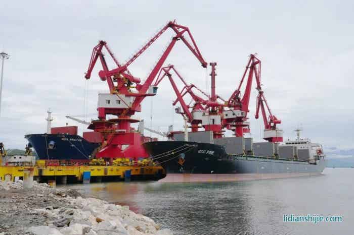 超萬金噸鎳產品在中偉印尼北莫羅瓦利產業(yè)基地園區(qū)碼頭裝載完畢