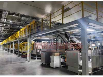 紅金龍系列雙面寬幅高速擠壓式涂布機圖1