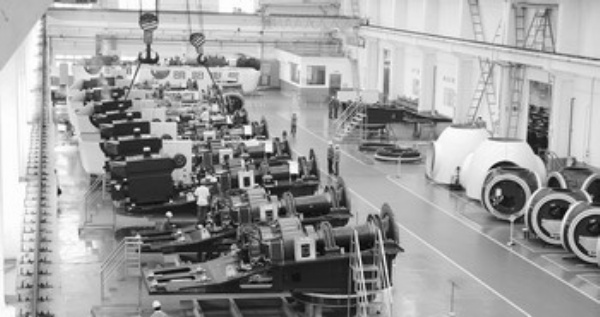 明陽電氣集團公司生產(chǎn)車間的風力發(fā)電設備 明陽電氣集團公司生產(chǎn)車間的風力發(fā)電設備